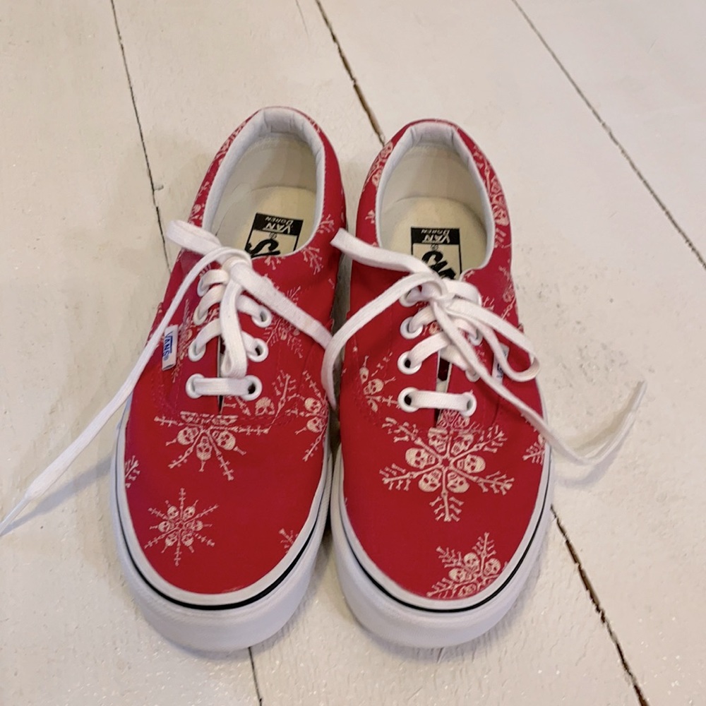 Womens Girls Red Vans Skeleton Snowflake Shoes Size 6.5